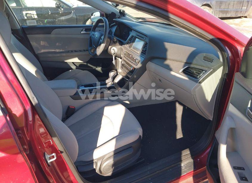 Photo 5 of 2016 Hyundai Sonata SE (VIN 5NPE24AFXGH323981)