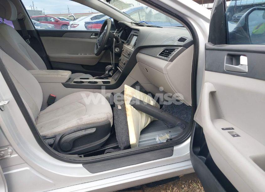 Photo 5 of 2016 Hyundai Sonata SE (VIN 5NPE24AFXGH324497)