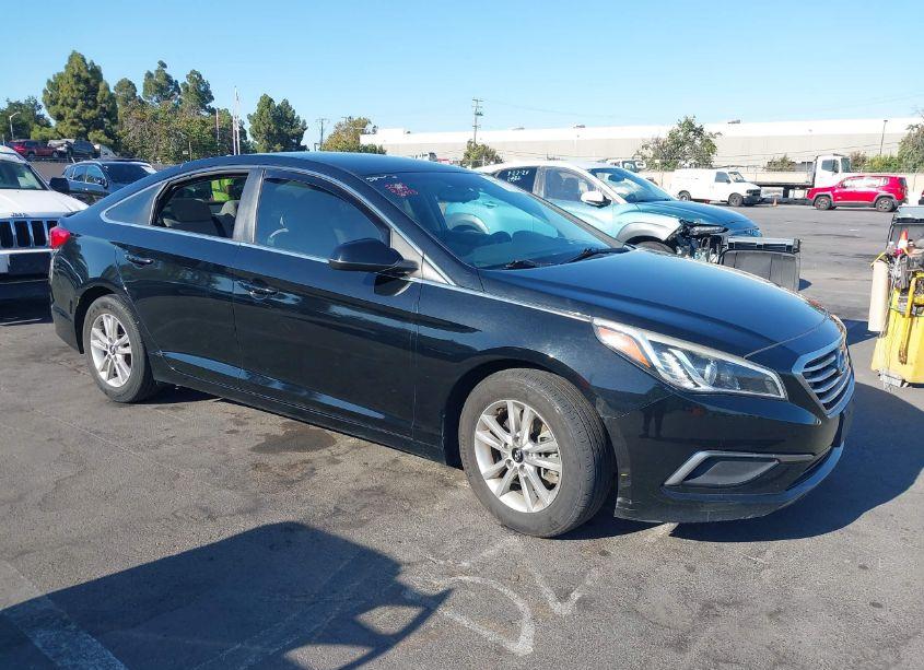 2016 Hyundai Sonata SE (VIN 5NPE24AFXGH324984) main photo