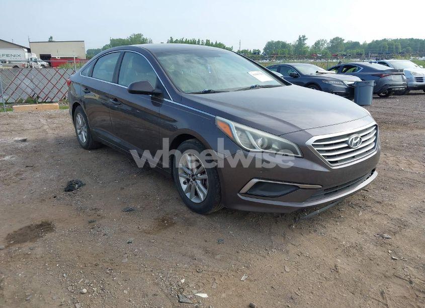 2016 Hyundai Sonata SE (VIN 5NPE24AFXGH326895) main photo