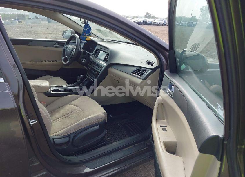 Photo 5 of 2016 Hyundai Sonata SE (VIN 5NPE24AFXGH326895)