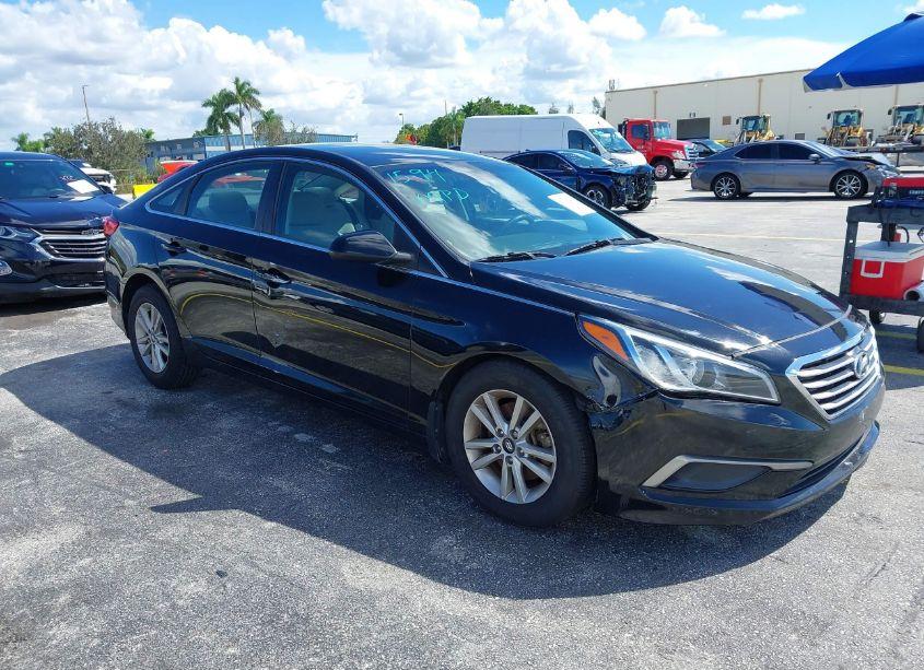 2016 Hyundai Sonata SE (VIN 5NPE24AFXGH331594) main photo