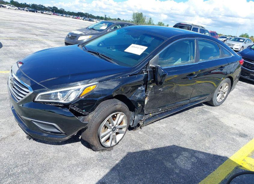 Photo 2 of 2016 Hyundai Sonata SE (VIN 5NPE24AFXGH331594)