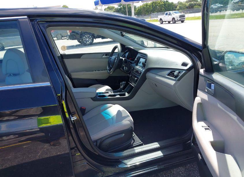 Photo 5 of 2016 Hyundai Sonata SE (VIN 5NPE24AFXGH331594)