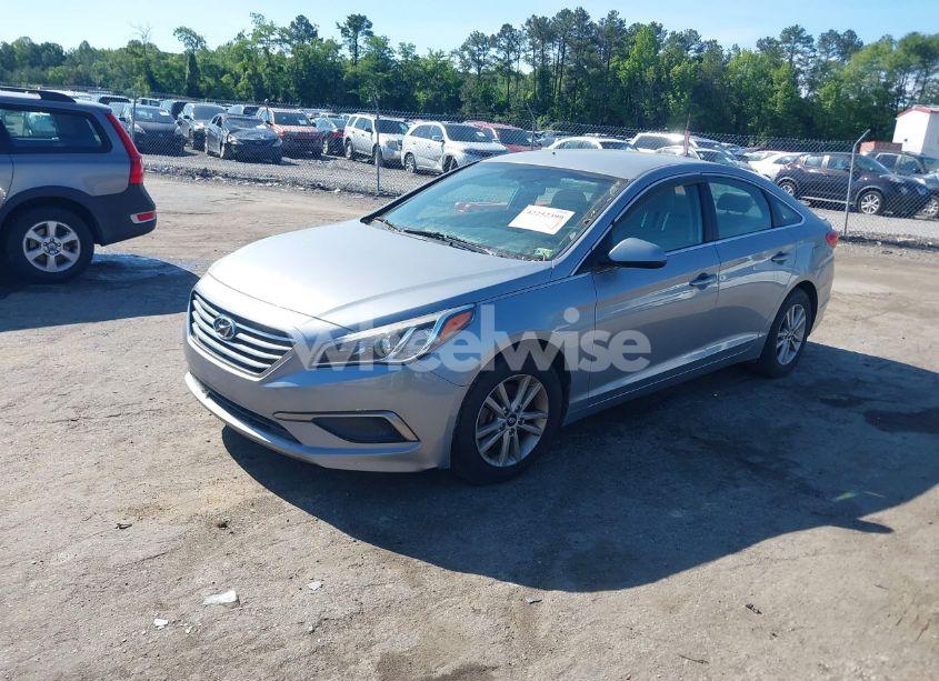 Photo 2 of 2016 Hyundai Sonata SE (VIN 5NPE24AFXGH333622)