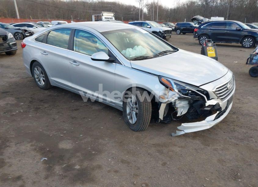 2016 Hyundai Sonata SE (VIN 5NPE24AFXGH347813) main photo