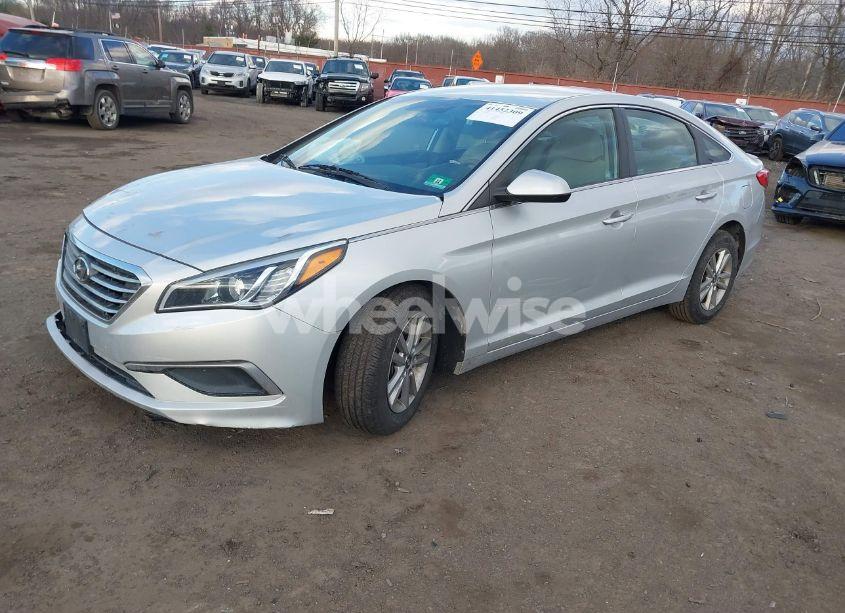 Photo 2 of 2016 Hyundai Sonata SE (VIN 5NPE24AFXGH347813)
