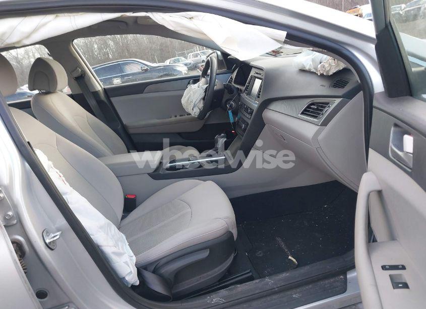 Photo 5 of 2016 Hyundai Sonata SE (VIN 5NPE24AFXGH347813)
