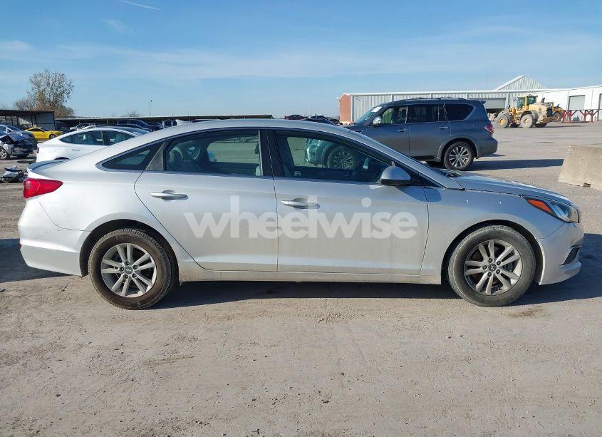 Photo 13 of 2016 Hyundai Sonata SE (VIN 5NPE24AFXGH359508)