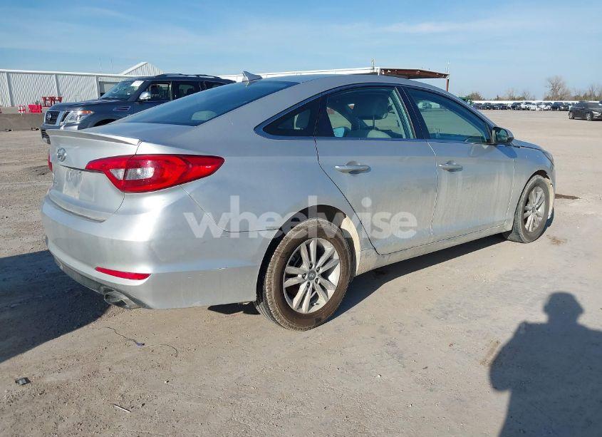 Photo 4 of 2016 Hyundai Sonata SE (VIN 5NPE24AFXGH359508)