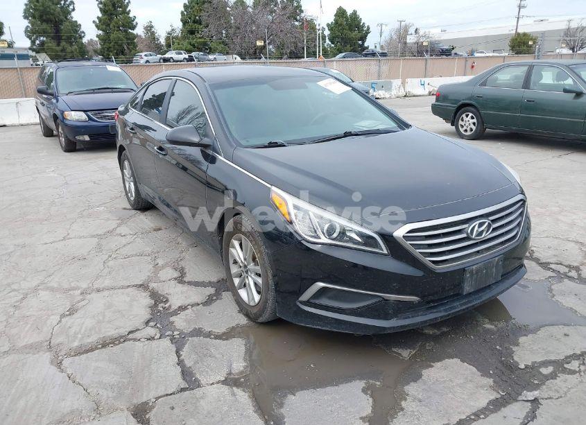 2016 Hyundai Sonata SE (VIN 5NPE24AFXGH359931) main photo