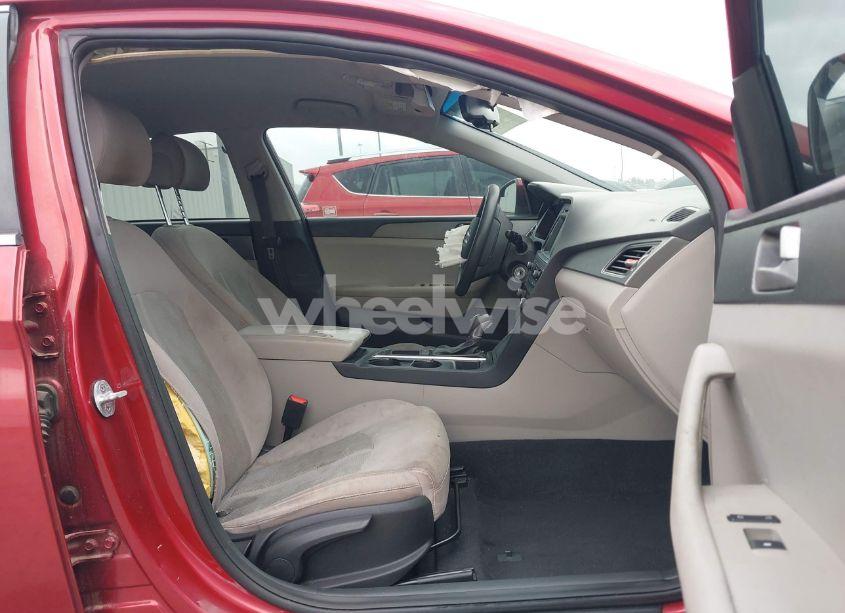 Photo 5 of 2016 Hyundai Sonata SE (VIN 5NPE24AFXGH363798)