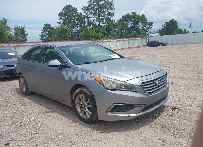 2016 Hyundai Sonata SE (VIN 5NPE24AFXGH367060) main photo