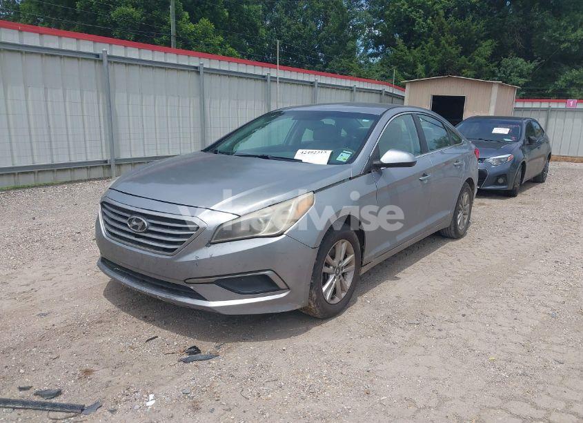 Photo 2 of 2016 Hyundai Sonata SE (VIN 5NPE24AFXGH367060)