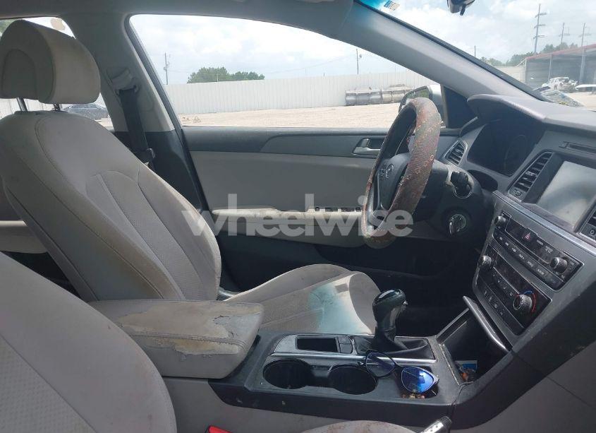 Photo 5 of 2016 Hyundai Sonata SE (VIN 5NPE24AFXGH367060)