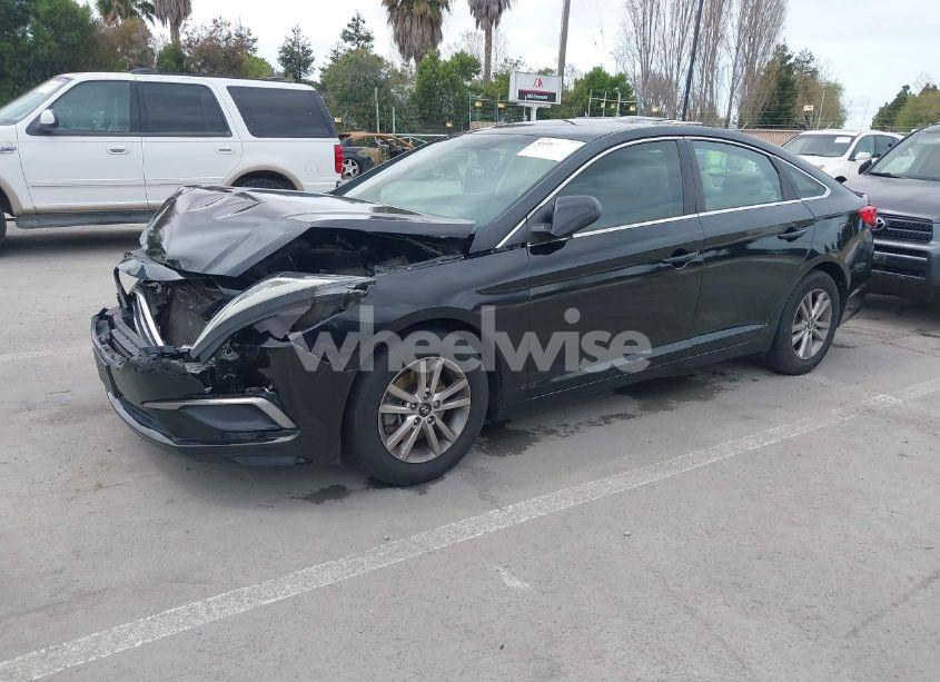 Photo 2 of 2016 Hyundai Sonata SE (VIN 5NPE24AFXGH401286)