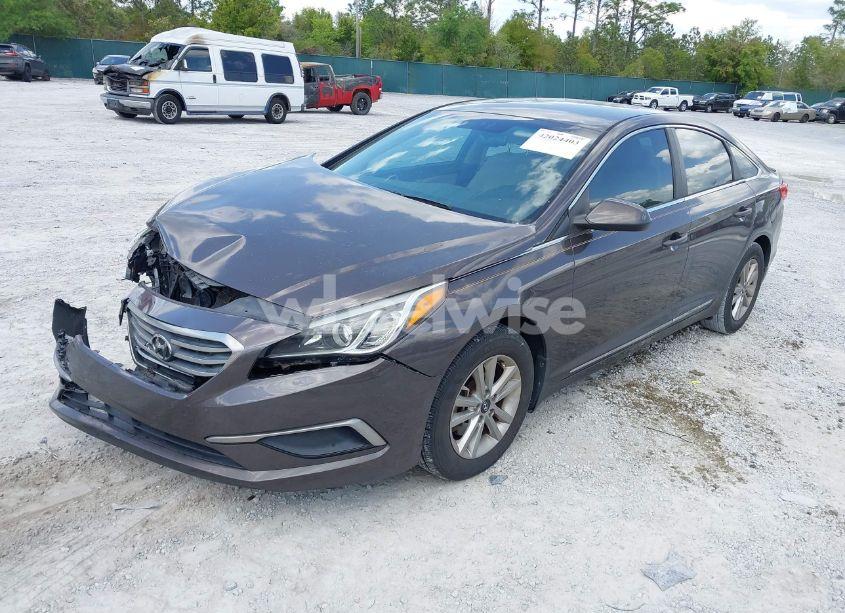 Photo 2 of 2016 Hyundai Sonata SE (VIN 5NPE24AFXGH433302)