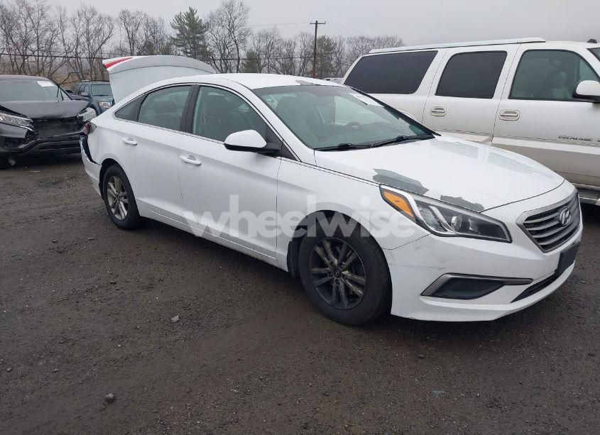 2017 Hyundai Sonata SE (VIN 5NPE24AFXHH465622) main photo