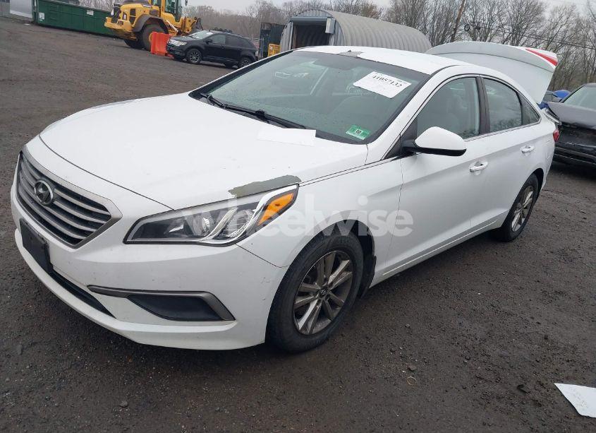 Photo 2 of 2017 Hyundai Sonata SE (VIN 5NPE24AFXHH465622)