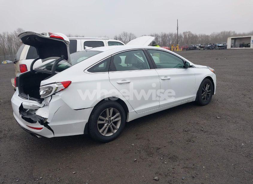 Photo 4 of 2017 Hyundai Sonata SE (VIN 5NPE24AFXHH465622)