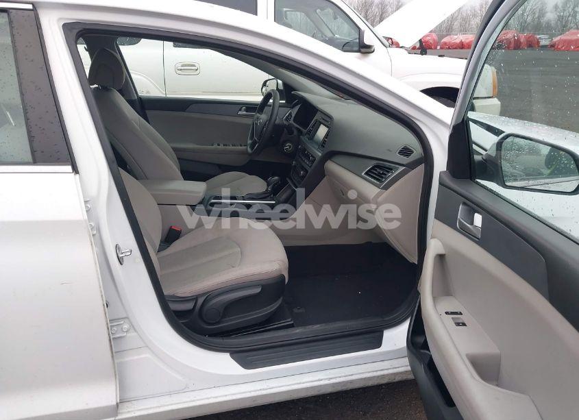 Photo 5 of 2017 Hyundai Sonata SE (VIN 5NPE24AFXHH465622)