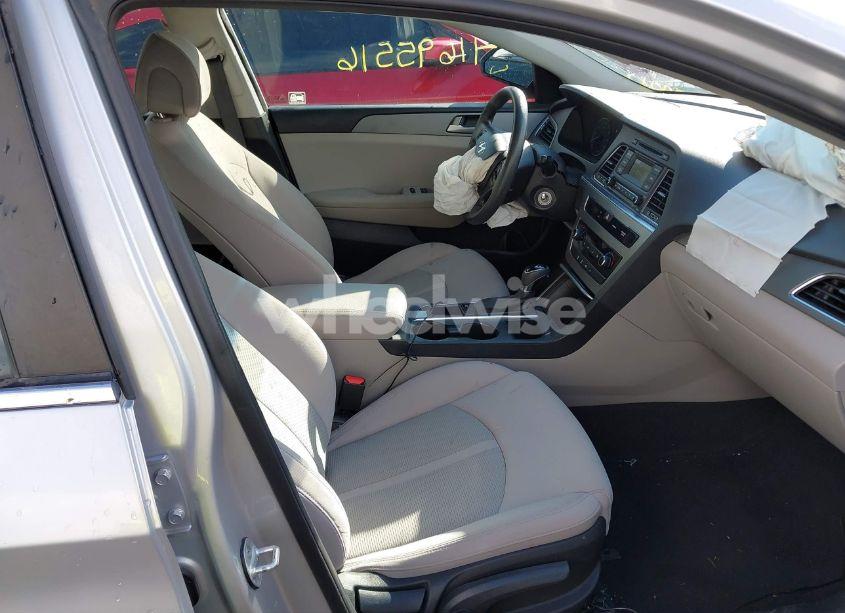 Photo 5 of 2017 Hyundai Sonata SE (VIN 5NPE24AFXHH516990)