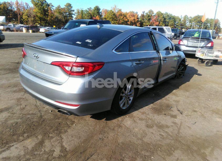 Photo 4 of 2017 Hyundai Sonata SE (VIN 5NPE24AFXHH536348)