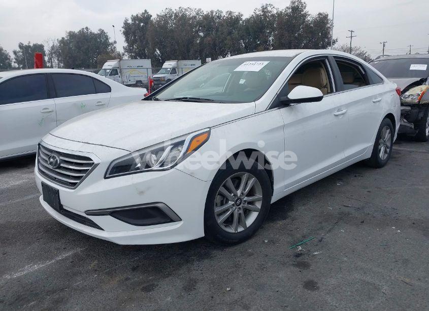 Photo 2 of 2017 Hyundai Sonata SE (VIN 5NPE24AFXHH543414)