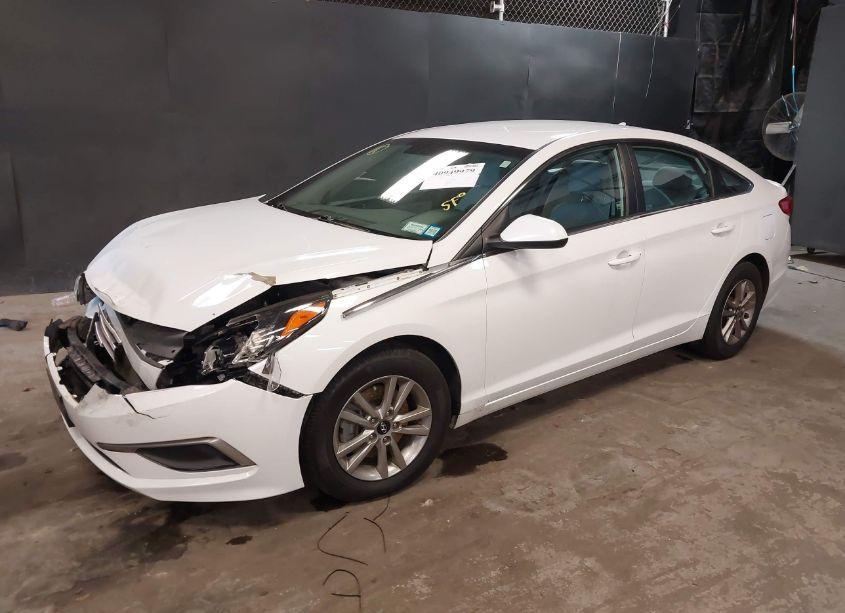 Photo 2 of 2017 Hyundai Sonata SE (VIN 5NPE24AFXHH547477)