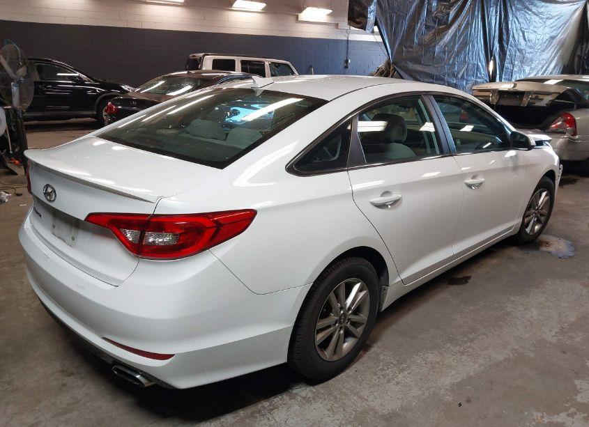 Photo 4 of 2017 Hyundai Sonata SE (VIN 5NPE24AFXHH547477)
