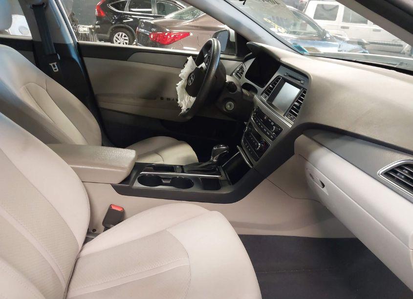 Photo 5 of 2017 Hyundai Sonata SE (VIN 5NPE24AFXHH547477)