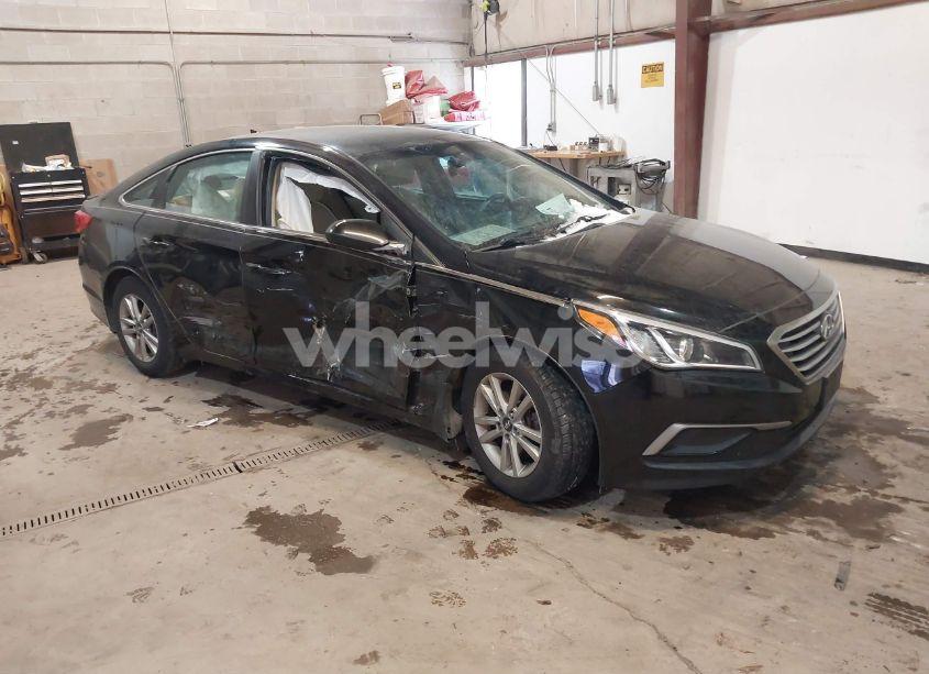 2017 Hyundai Sonata SE (VIN 5NPE24AFXHH552596) main photo