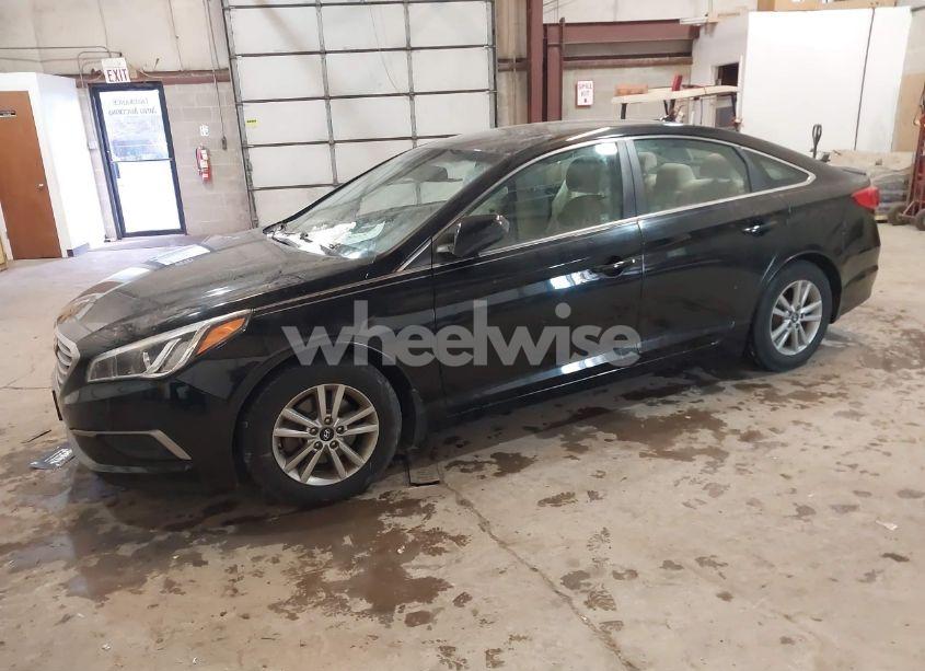Photo 2 of 2017 Hyundai Sonata SE (VIN 5NPE24AFXHH552596)