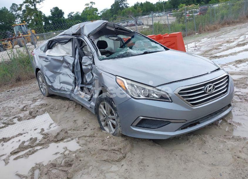 2017 Hyundai Sonata SE (VIN 5NPE24AFXHH553702) main photo