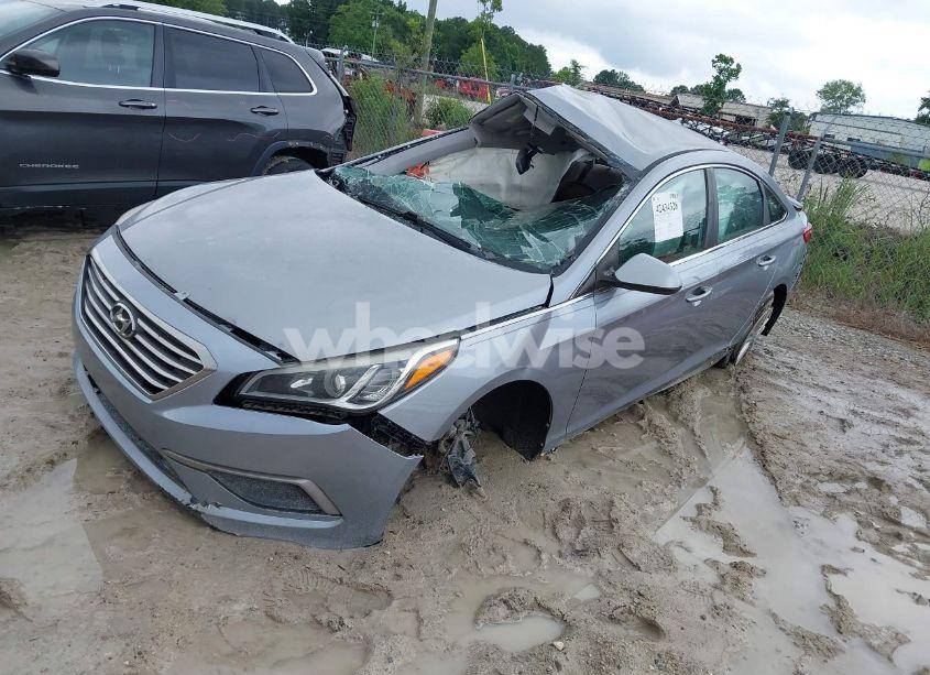 Photo 2 of 2017 Hyundai Sonata SE (VIN 5NPE24AFXHH553702)