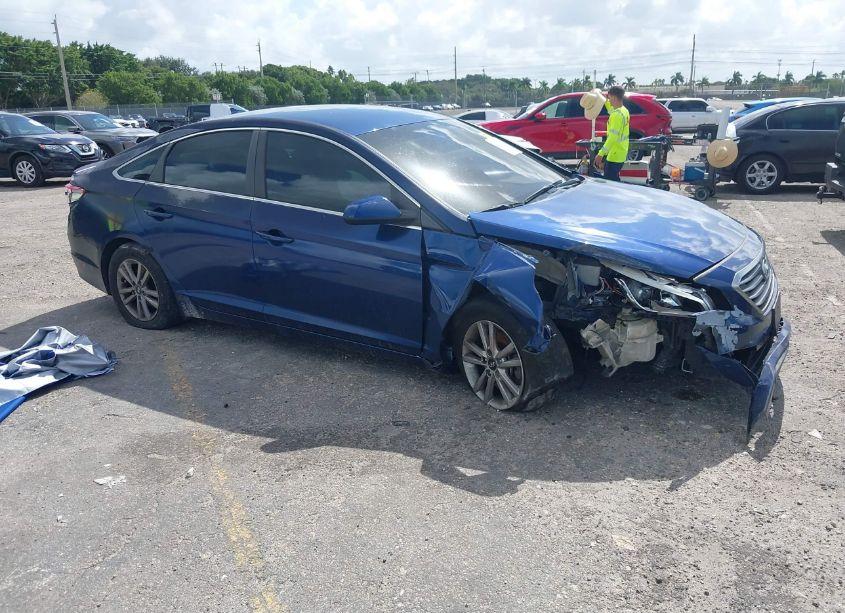 2017 Hyundai Sonata (VIN 5NPE24AFXHH563503) main photo