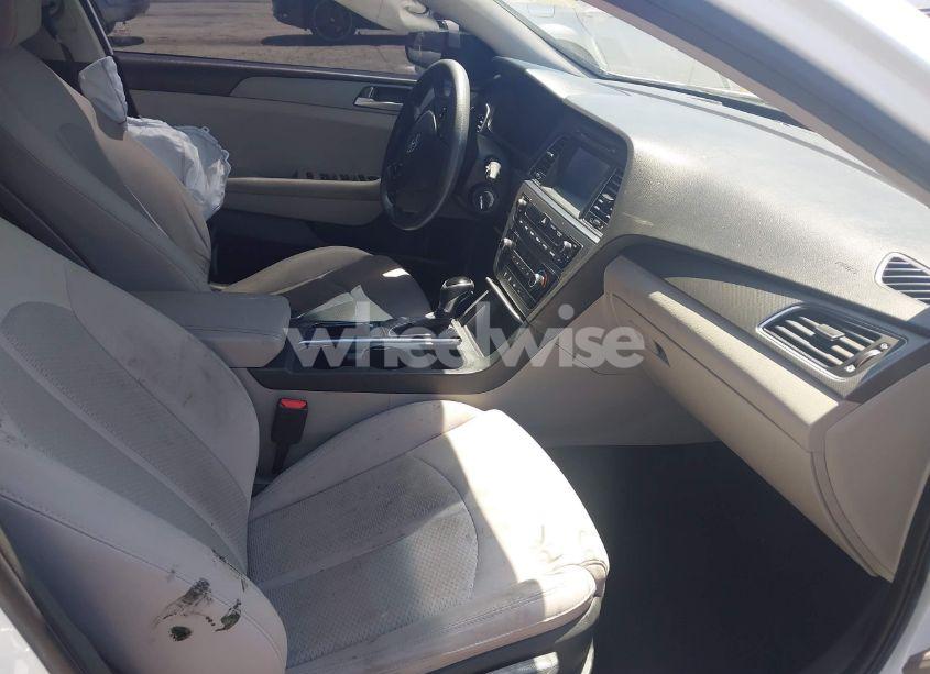 Photo 5 of 2017 Hyundai Sonata SE (VIN 5NPE24AFXHH574114)