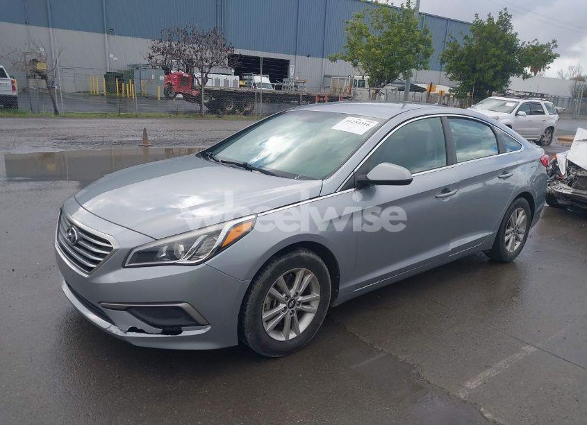 Photo 2 of 2017 Hyundai Sonata SE (VIN 5NPE24AFXHH579037)