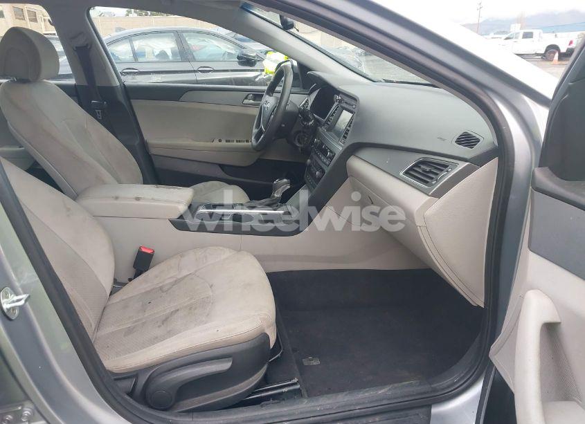 Photo 5 of 2017 Hyundai Sonata SE (VIN 5NPE24AFXHH579037)