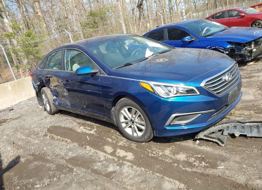 2017 Hyundai Sonata SE (VIN 5NPE24AFXHH579460) main photo
