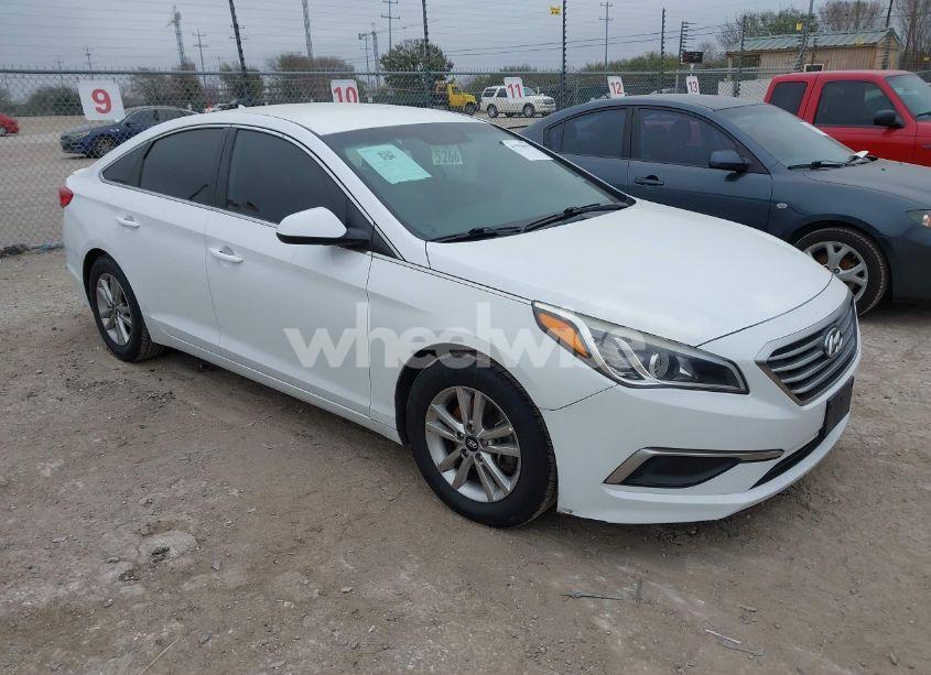 2017 Hyundai Sonata SE (VIN 5NPE24AFXHH590409) main photo