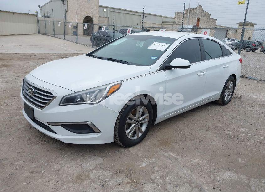 Photo 2 of 2017 Hyundai Sonata SE (VIN 5NPE24AFXHH590409)