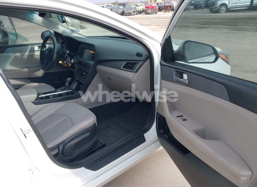 Photo 5 of 2017 Hyundai Sonata SE (VIN 5NPE24AFXHH590409)