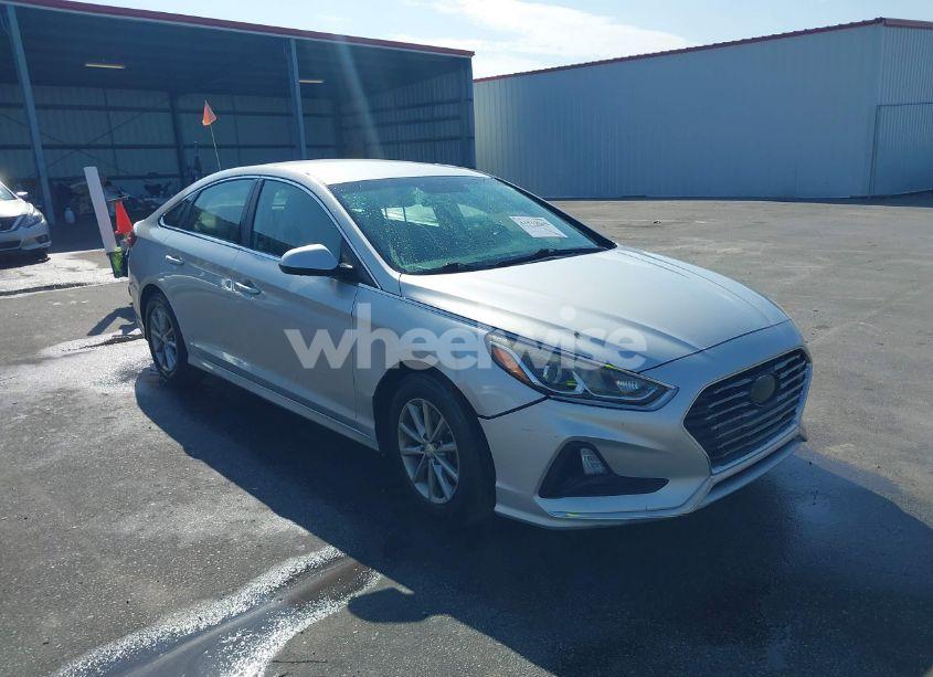 2018 Hyundai Sonata SE (VIN 5NPE24AFXJH621471) main photo