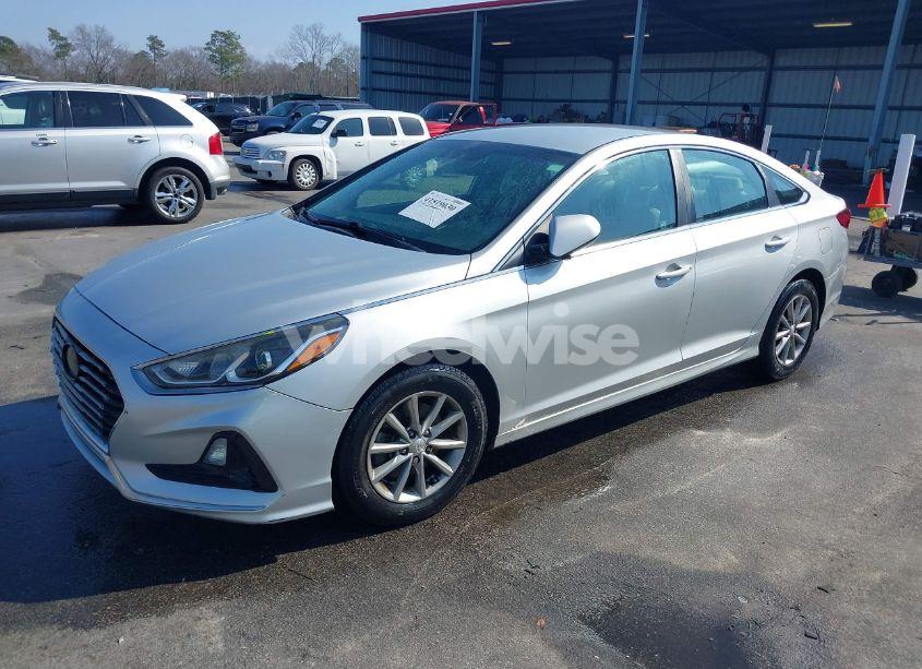 Photo 2 of 2018 Hyundai Sonata SE (VIN 5NPE24AFXJH621471)