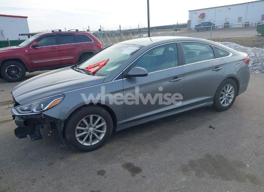 Photo 2 of 2018 Hyundai Sonata SE (VIN 5NPE24AFXJH623074)