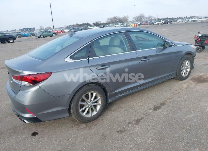 Photo 4 of 2018 Hyundai Sonata SE (VIN 5NPE24AFXJH623074)