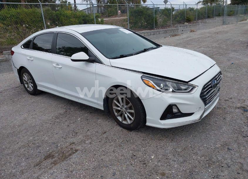 2018 Hyundai Sonata SE (VIN 5NPE24AFXJH630011) main photo