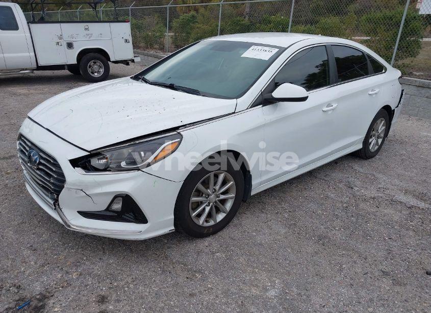 Photo 2 of 2018 Hyundai Sonata SE (VIN 5NPE24AFXJH630011)