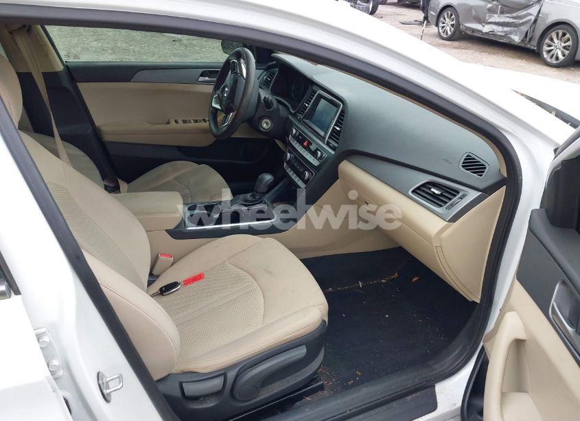 Photo 5 of 2018 Hyundai Sonata SE (VIN 5NPE24AFXJH630011)